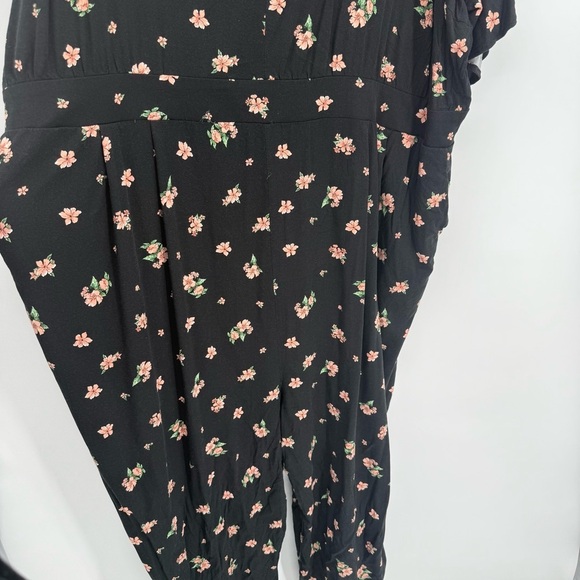 Torrid Black Floral Size 6X Wide Leg Challis Jumpsuit Keyhole Back women’s - Picture 6 of 9